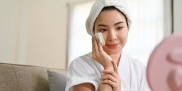 Temukan rahasia rutinitas pagi sederhana dan murah meriah yang bisa membuat kulit tetap sehat, segar, dan bercahaya alami sepanjang hari. Foto: Freepik