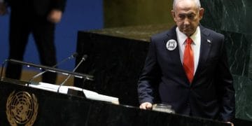 Delegasi yang keluar ketika Benjamin Netanyahu memulai pidatonya di Sidang Majelis Umum PBB. (Sumber: AFP/CHARLY TRIBALLEAU)