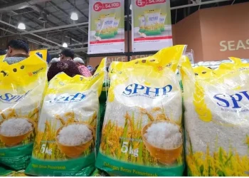 Pemerintah perlu mempercepat distribusi 1,5 juta ton beras SPHP agar stabilitas harga dan pasokan pangan tetap terjaga. Teknologi, satgas, dan jaringan lokal turut dioptimalkan.