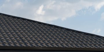 Temukan panduan perawatan atap rumah untuk mencegah bocor dan kerusakan dini. Praktis, mudah diterapkan, dan membuat rumah lebih awet. Foto: Freepik