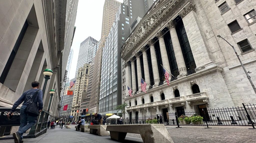 Ekonomi Amerika Serikat tengah menghadapi tanda-tanda gejolak yang berpotensi menjadi petaka global. Simak analisis terbaru tentang faktor penyebab, risiko, dan dampaknya bagi perekonomian dunia. Foto: The National Desk