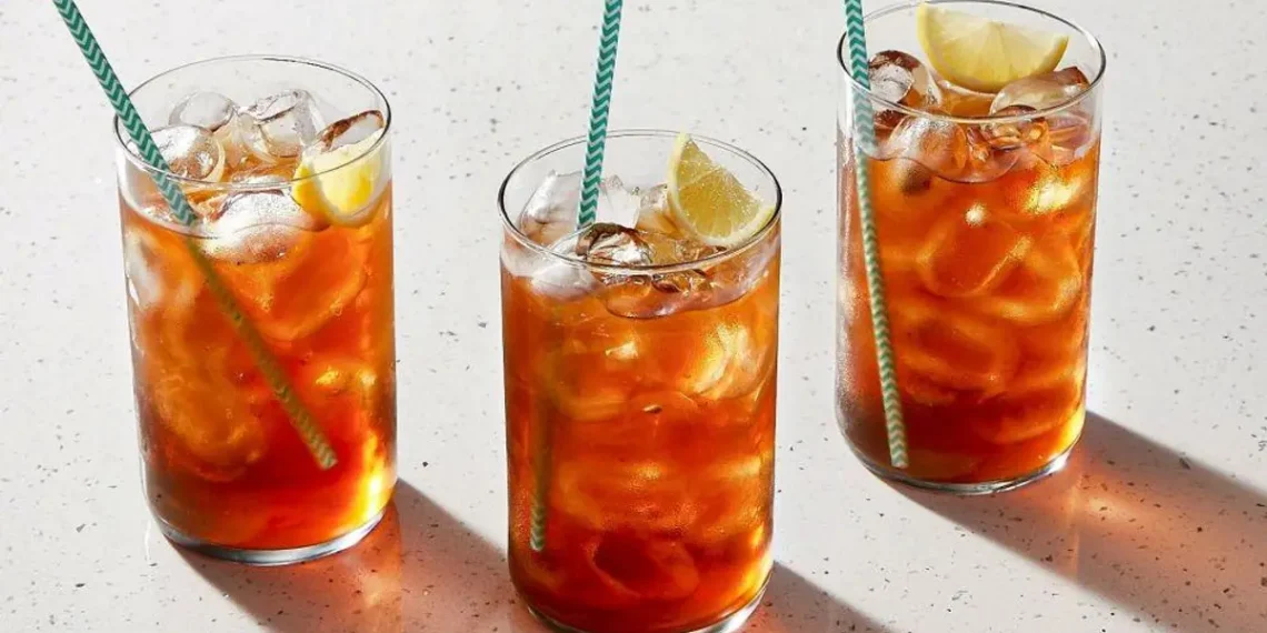 Segelas es teh tampak menyegarkan. (Sumber: Delish.com)