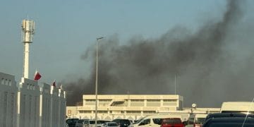 Asap membubung di tengah pemukiman Doha, menandai lokasi serangan udara Israel terhadap jajaran Hamas yang berlangsung pada 9 September 2025. (Sumber: cbsnews.com)