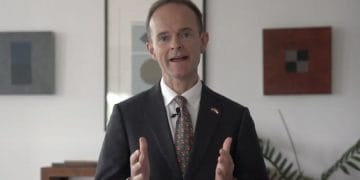 Duta Besar Inggris untuk Indonesia menjelaskan bahwa pengakuan resmi Negara Palestina adalah bentuk dukungan kuat terhadap solusi dua negara dan nilai bersama keadilan serta kedaulatan. Foto: British Embassy Jakarta