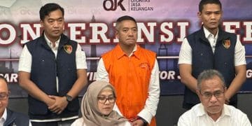 Mantan CEO Investree, Adrian Gunadi, ditangkap terkait dugaan penghimpunan dana masyarakat tanpa izin senilai Rp 2,7 triliun. (Sumber: CNN Indonesia/Dela Naufalia)