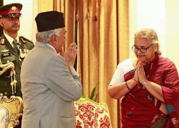 Eks Ketua Mahkamah Agung Nepal, Sushila Karki, resmi dilantik sebagai Perdana Menteri sementara. Tampak saat pelantikan yang dilaksanakan di Ibu Kota Kathmandu pada 12 September 2025. (Sumber: AFP Via Detik.com)