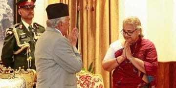 Eks Ketua Mahkamah Agung Nepal, Sushila Karki, resmi dilantik sebagai Perdana Menteri sementara. Tampak saat pelantikan yang dilaksanakan di Ibu Kota Kathmandu pada 12 September 2025. (Sumber: AFP Via Detik.com)