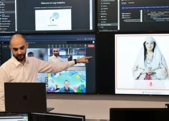 Ilustrasi teknologi kecerdasan buatan (AI) yang kini dipercaya Albania untuk membantu mengelola pemerintahan dan mencegah praktik korupsi. (Sumber: Vlasov Sulaj/AP Photo)