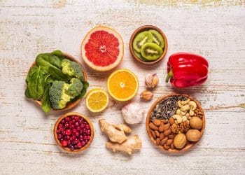 Fresh superfoods rich in nutrients for immune system boost. (Sumber: Freepik)