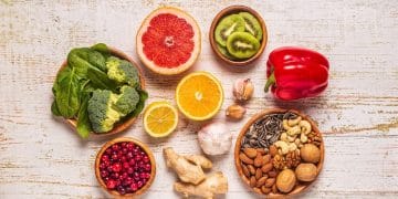 Fresh superfoods rich in nutrients for immune system boost. (Sumber: Freepik)