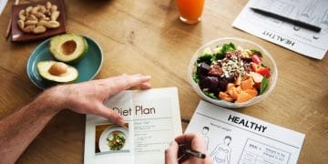 Rahasia pola makan sehat agar awet muda alami. Panduan menjaga vitalitas tubuh, mencegah penuaan dini, dan meningkatkan kualitas hidup. Foto: Freepik