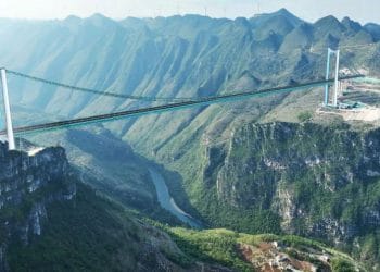 Dibuka 28 September 2025, jembatan Huajiang di China menyandang gelar tertinggi dunia dan mempercepat lintas ngarai. (Sumber: The HighestBridgest.com)