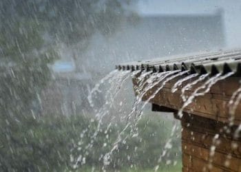 Ilustrasi hujan deras di Jakarta (Sumber: KOMPAS)