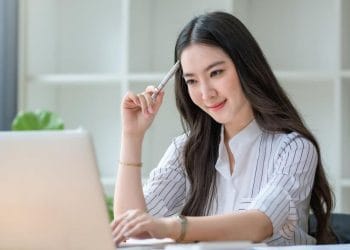 Meski punya kelebihan, kecerdasan bisa membawa tantangan: kenali 5 masalah yang kerap dialami orang cerdas. (Sumber: Getty Images/iStockphoto/AmnajKhetsamtip)