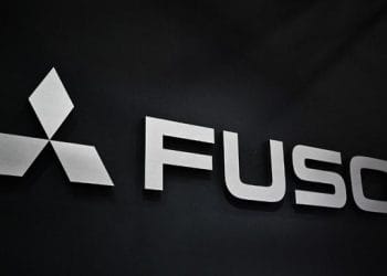 Mitsubishi Fuso mengingatkan persaingan pasar truk terancam tidak sehat karena maraknya truk impor China yang belum patuhi regulasi emisi dan standar lokal. (Sumber: AFP/CHARLY TRIBALLEAU Via CNN Indonesia)