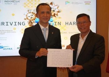 Menteri Transmigrasi bersama delegasi dalam pertemuan di Osaka, Jepang. (Sumber: Kementrans via Detik.com)
