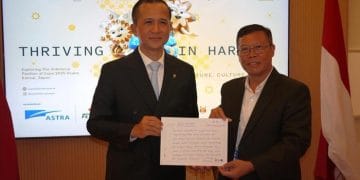 Menteri Transmigrasi bersama delegasi dalam pertemuan di Osaka, Jepang. (Sumber: Kementrans via Detik.com)