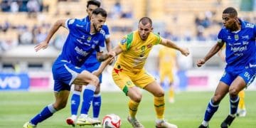 Momen laga Persib Bandung kontra Persebaya Surabaya di Stadion Gelora Bandung Lautan Api (GBLA). (Sumber: Persebaya via Detik.com)
