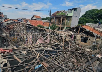 Bangunan rumah rusak akibat ledakan di Jalan Talas II, Pondok Cabe Hilir, Pamulang, Tangerang Selatan. (Sumber: ANTARA FOTO/Muhammad Iqbal/tom)