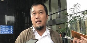Pengacara keluarga MIP, Boyamin Saiman, saat memberikan keterangan kepada media. (Sumber: rm.id)
