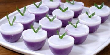 Kue talam ubi ungu dengan lapisan putih gurih siap disajikan. (Sumber: Youtube /Dapoer Lestari)