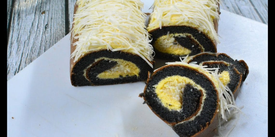 Kue bolu ketan hitam gulung dengan isian keju dan tampilan yang estetis(Sumber: Youtube @resep.papa