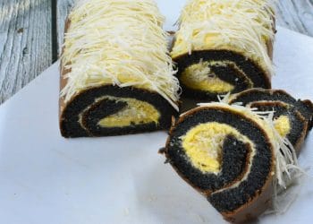 Kue bolu ketan hitam gulung dengan isian keju dan tampilan yang estetis(Sumber: Youtube @resep.papa