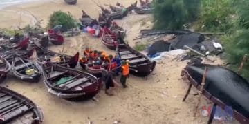 Vietnam bersiap menghadapi Topan Bualoi, ratusan ribu dievakuasi sementara pemerintah tutup bandara dan kerahkan militer. Foto:Vietnam News Agency (VNA)