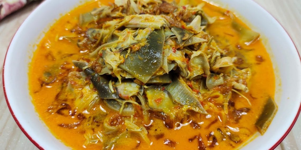 Resep Gulai Jantung Pisang Gurih dan Lezat untuk Lauk Harian Tampilan gulai jantung pisang berkuah santan kental. (Sumber: Youtube / Ruri Aprillia)