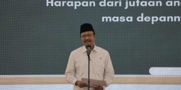 Menteri Sosial Saifullah Yusuf (Gus Ipul) menyampaikan penjelasan mengenai bantuan sosial untuk korban unjuk rasa dalam sebuah acara resmi. (Sumber: detikcom)