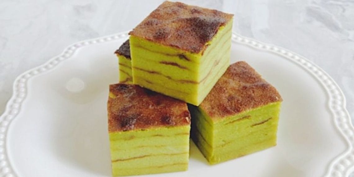 Resep Lapis Kojo Palembang, Kue Tradisional Legendaris yang Wajib Dicoba Kue lapis kojo khas Palembang dengan tekstur lembut dan aroma pandan yang menggoda. (Sumber: Cookpad)