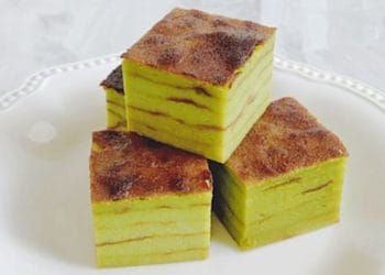 Kue lapis kojo khas Palembang dengan tekstur lembut dan aroma pandan yang menggoda. (Sumber: Cookpad)