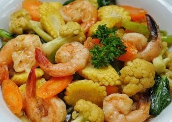 Temukan resep capcay goreng udang yang enak, sehat, dan bergizi. Dipadukan dengan aneka sayuran segar dan udang kupas, sajian ini cocok sebagai lauk makan keluarga. (Sumber: Cookpad / Susi Agung)