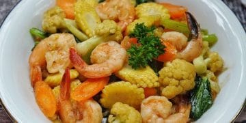 Temukan resep capcay goreng udang yang enak, sehat, dan bergizi. Dipadukan dengan aneka sayuran segar dan udang kupas, sajian ini cocok sebagai lauk makan keluarga. (Sumber: Cookpad / Susi Agung)