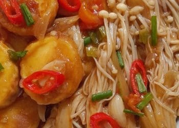 Tahu isi udang dan jamur enoki disiram saus gurih, cocok untuk lauk sehat keluarga (Sumber: Cookpad)