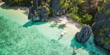 Entalula Beach Palawan menawarkan pasir putih, air biru jernih, dan ketenangan sejati. Panduan lengkapnya untuk wisata terbaik di Asia. (Sumber: Mlenny/Getty Images Via islands.com)