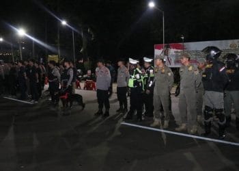 Personel Polda Metro Jaya melakukan patroli skala besar di wilayah Jakarta usai kericuhan, sebagai upaya untuk menjaga situasi tetap aman dan kondusif. (Sumber: Detik)