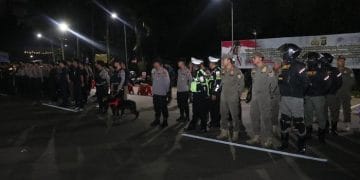 Personel Polda Metro Jaya melakukan patroli skala besar di wilayah Jakarta usai kericuhan, sebagai upaya untuk menjaga situasi tetap aman dan kondusif. (Sumber: Detik)