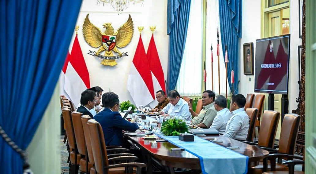 Presiden Prabowo Subianto saat memimpin rapat kabinet membahas percepatan program nasional.Sumber foto: Sekretariat Presiden