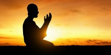 Temukan 7 doa Nabi Muhammad SAW yang diabadikan dalam Al-Quran lengkap dengan teks Arab, latin, dan artinya. Setiap doa penuh makna, mencakup kehidupan dunia hingga akhirat. (Sumber: Shutterstock via Okezone)