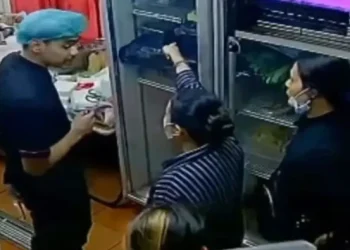 Sepasang pengunjung restoran di Kemang diduga membawa kabur 14 pesanan tanpa membayar, menyebabkan kerugian sekitar Rp 500 ribu. Simak kronologinya dan respons pihak berwenang. Foto: Instagram/Antara
