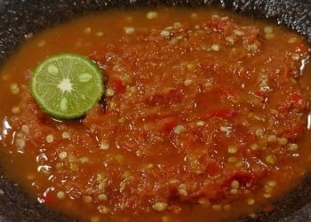 Sambal tempong dengan cabai melimpah yang siap disantap bersama nasi hangat. (Sumber: Sajian Sedap)