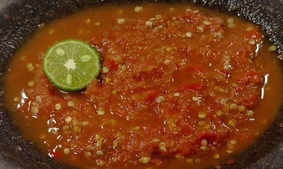 Sambal tempong dengan cabai melimpah yang siap disantap bersama nasi hangat. (Sumber: Sajian Sedap)