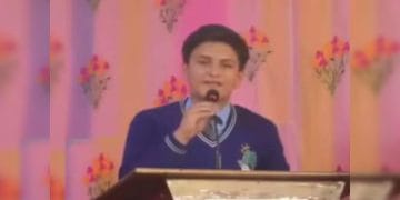 Abiskar Raut saat menyampaikan pidato di sekolahnya yang kemudian viral dan memicu demo Gen Z di Nepal. Sumber foto: NDTV
