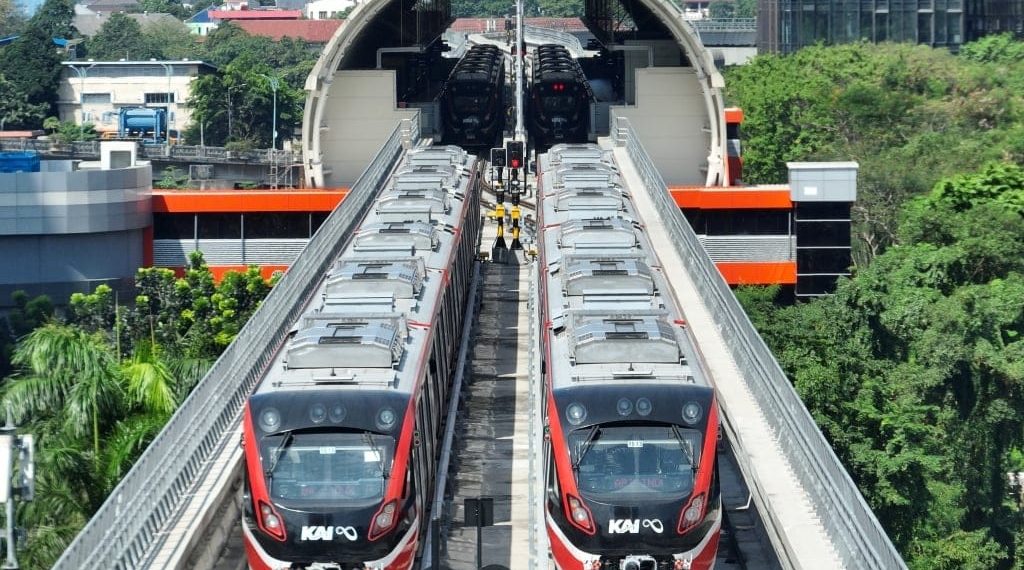 Ilustrasi transportasi umum Jakarta yang akan berlaku tarif Rp1 khusus pada 17 dan 19 September 2025. (Sumber: Tuwaga.id)