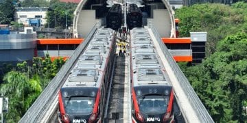 Ilustrasi transportasi umum Jakarta yang akan berlaku tarif Rp1 khusus pada 17 dan 19 September 2025. (Sumber: Tuwaga.id)