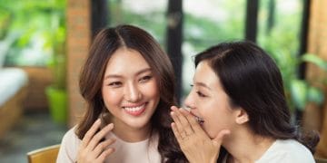 Menurut psikologi, ada beberapa hal pribadi yang sebaiknya tidak diceritakan ke orang lain. Simak 7 rahasia penting yang harus dijaga demi privasi, kesehatan mental, dan hubungan sosial yang lebih sehat. Foto: Freepik