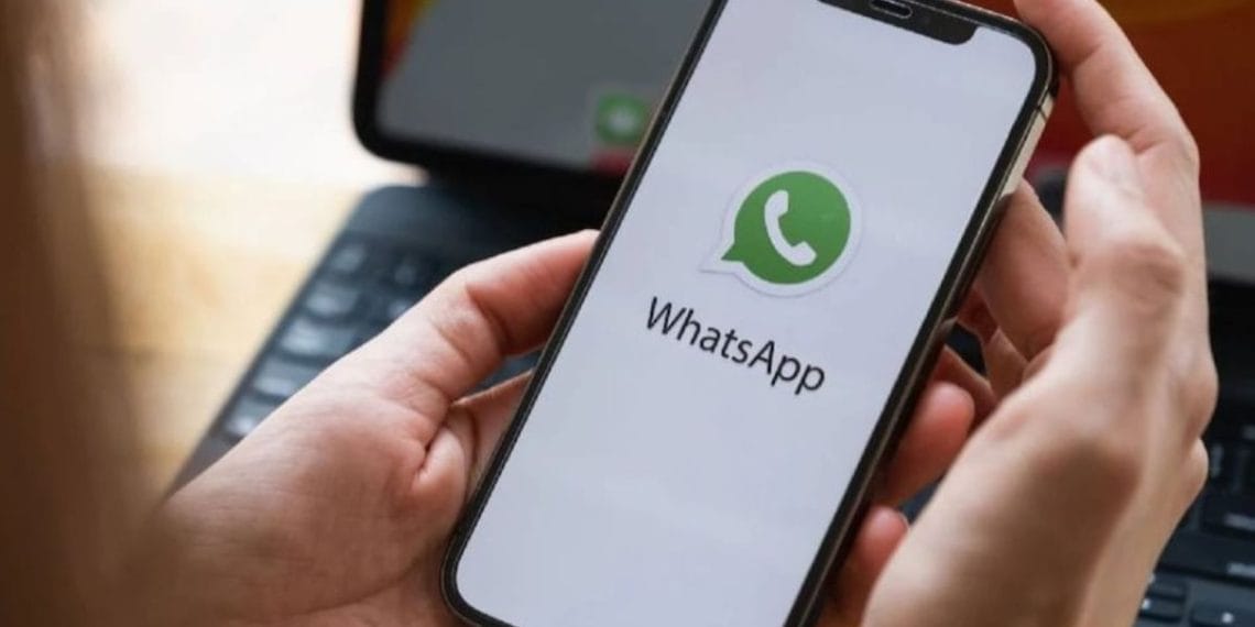 WhatsApp dari Meta meluncurkan fitur terjemahan real-time on-device di Android dan iPhone, mendukung chat pribadi, grup, dan kanal untuk menjembatani bahasa antar pengguna global tanpa batas.