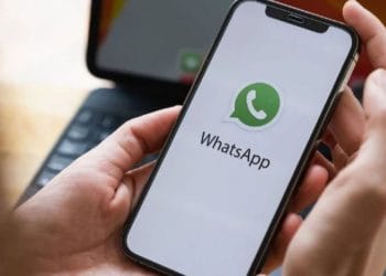 WhatsApp dari Meta meluncurkan fitur terjemahan real-time on-device di Android dan iPhone, mendukung chat pribadi, grup, dan kanal untuk menjembatani bahasa antar pengguna global tanpa batas.