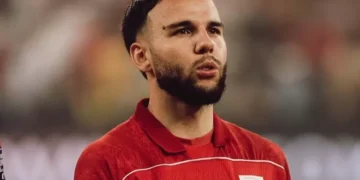 Calvin Verdonk saat mengenakan kostum tim sebelumnya—menggambarkan sosok pemain Indonesia yang menembus liga elite Prancis. (Sumber: Instagram/c.verdonk via klikanggaran.com)